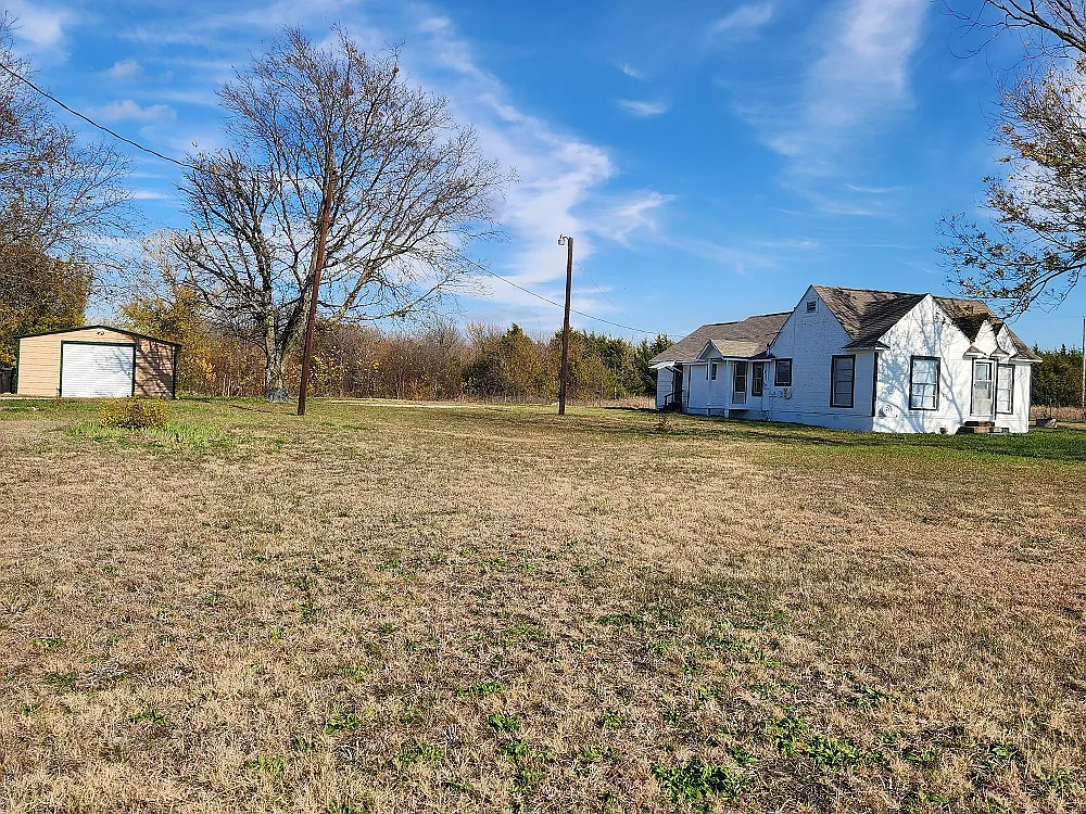 4494 N US Highway 69 — Photo 3