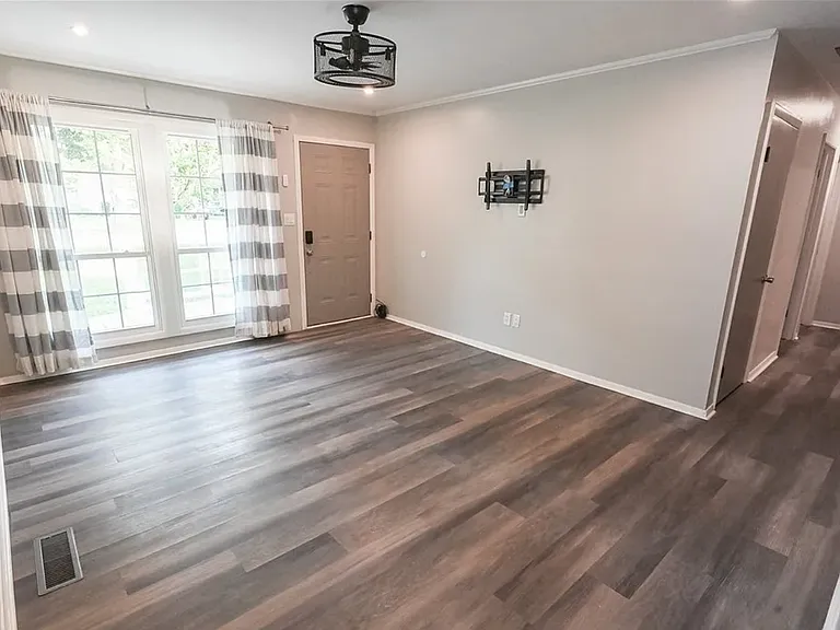 635 Yacavona St — Photo 7
