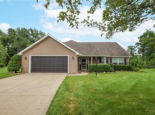 156 Golf Club Ln, Grove City, PA 16127