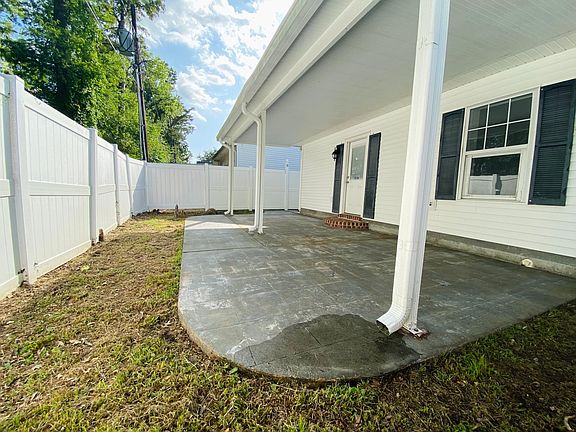 2nd image of 149 Magnolia Courtyard