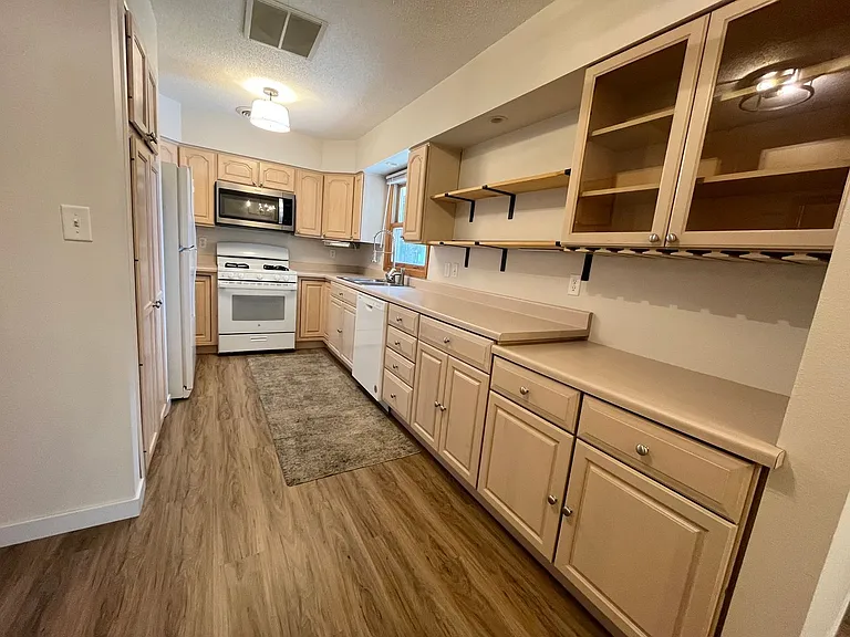 2512 S West Ave — Photo 7