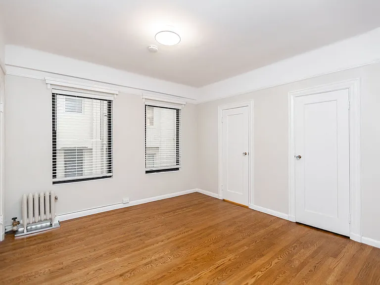 2275 Broadway — Photo 15