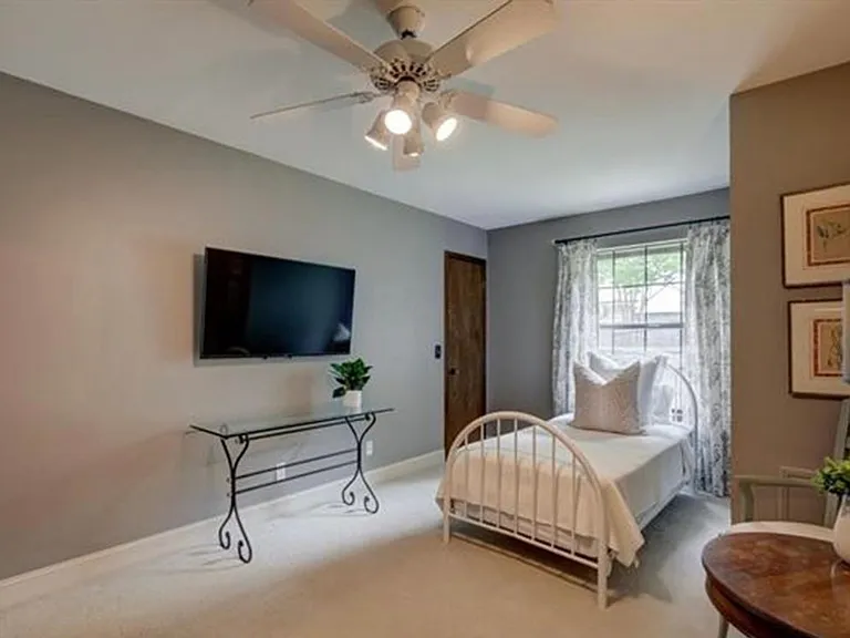 10641 S Sandusky Ave — Photo 27