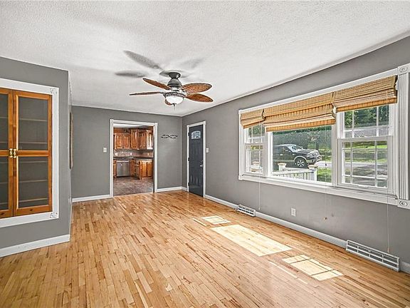 5th image of 5808 Pleasant Ave