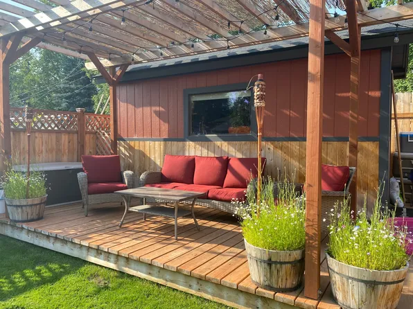 1345 E 27th Ave #B, Anchorage, AK 99508