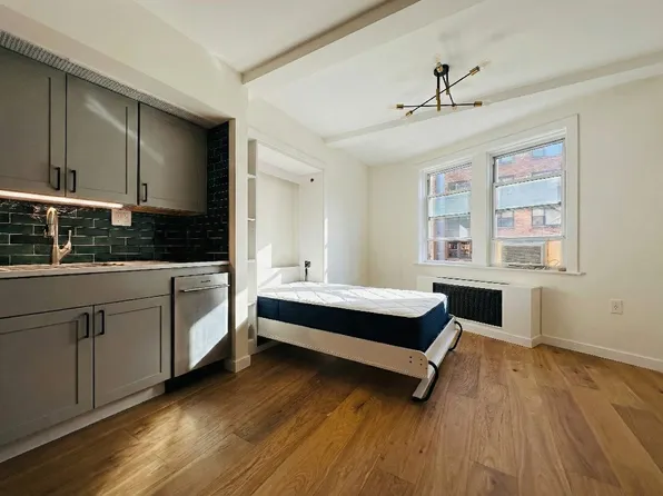 304 East 41st Street image 2 of 7