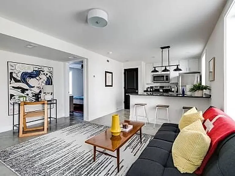 3005 E Franklin St #106 — Photo 8