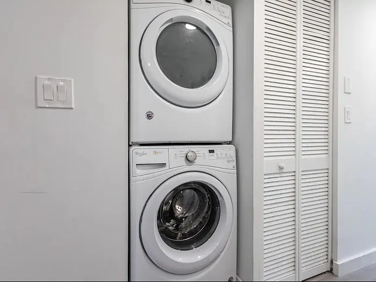722 NE 15th Ave #1 — Photo 16