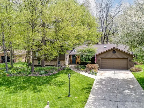 9370 Woodledge Point, Dayton, OH 45458
