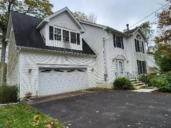 9139 Belvedere Rd, Tobyhanna, PA 18466