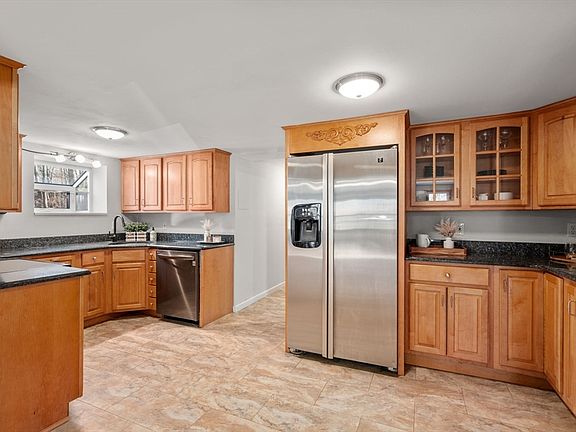 4th image of 15 Yale Rd