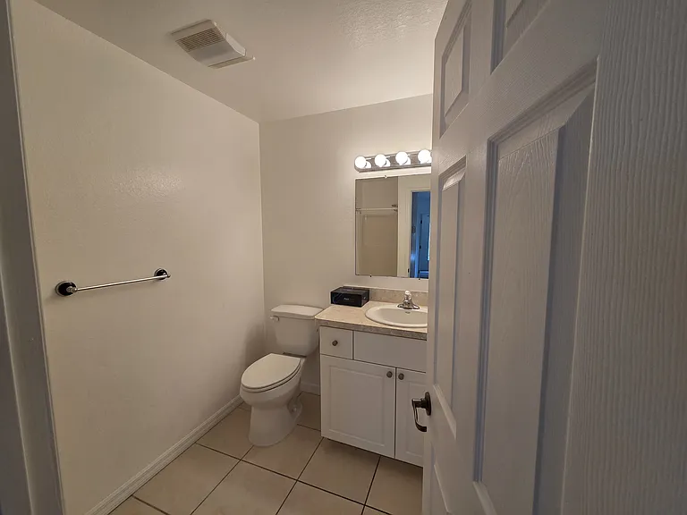 10483 Pendleton Ave — Photo 14