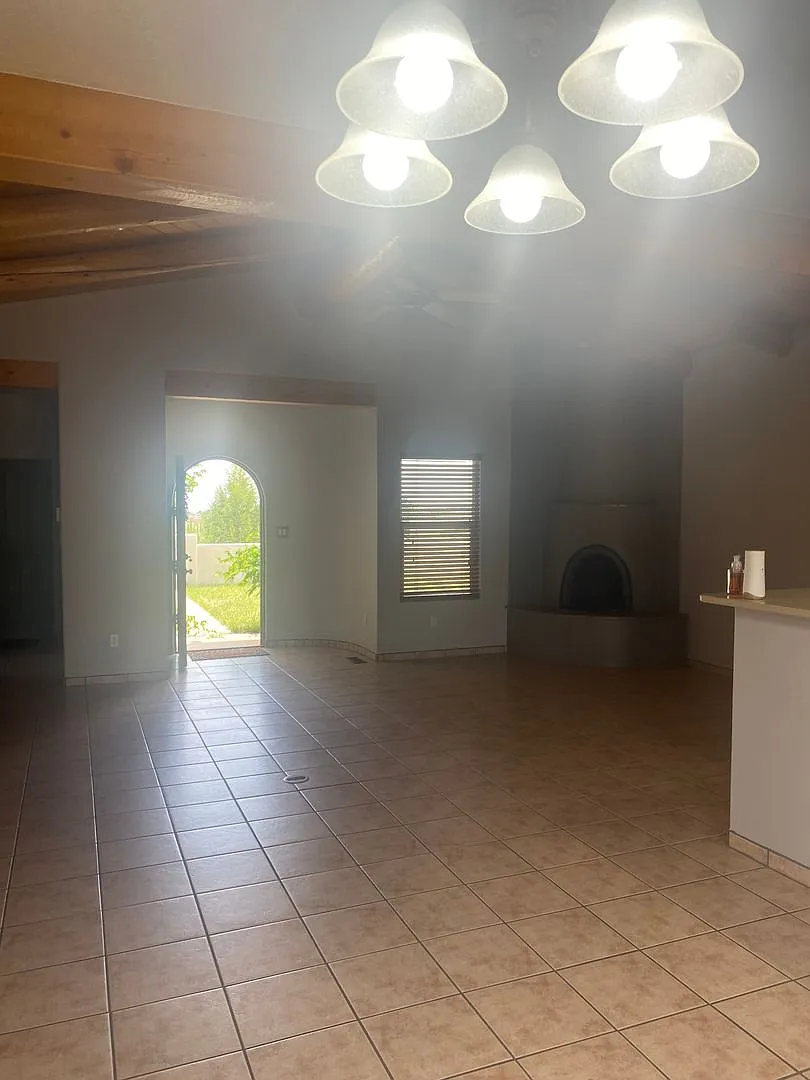Coming Soon -Beautiful Home Located In Rio Rancho - Aprox 1700 Sq Ft - 528 And Iris — Photo 2