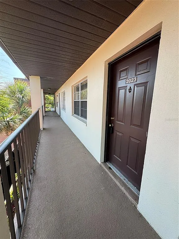 1 bed, 1.0 bath, 593 sqft, $1,295 — Photo 1