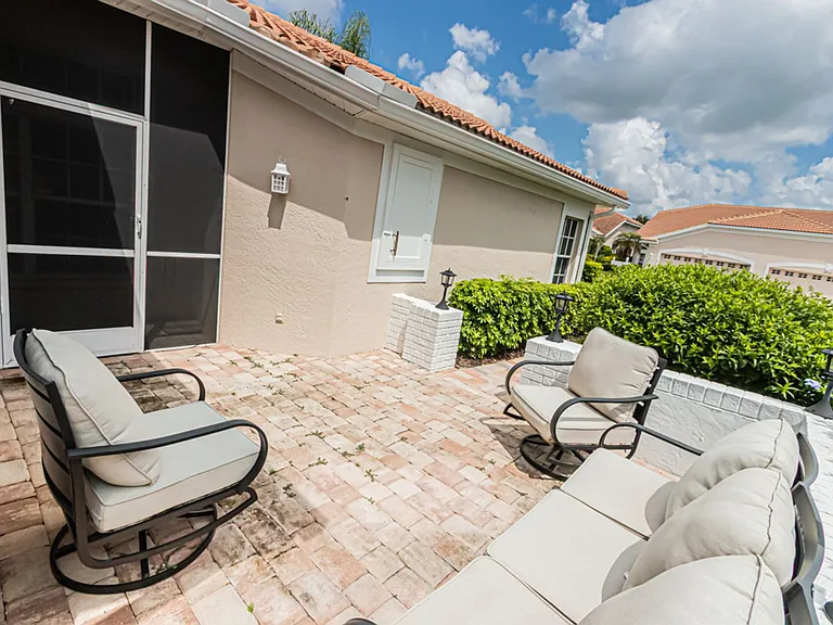 12855 Devonshire Lakes Cir — Photo 38