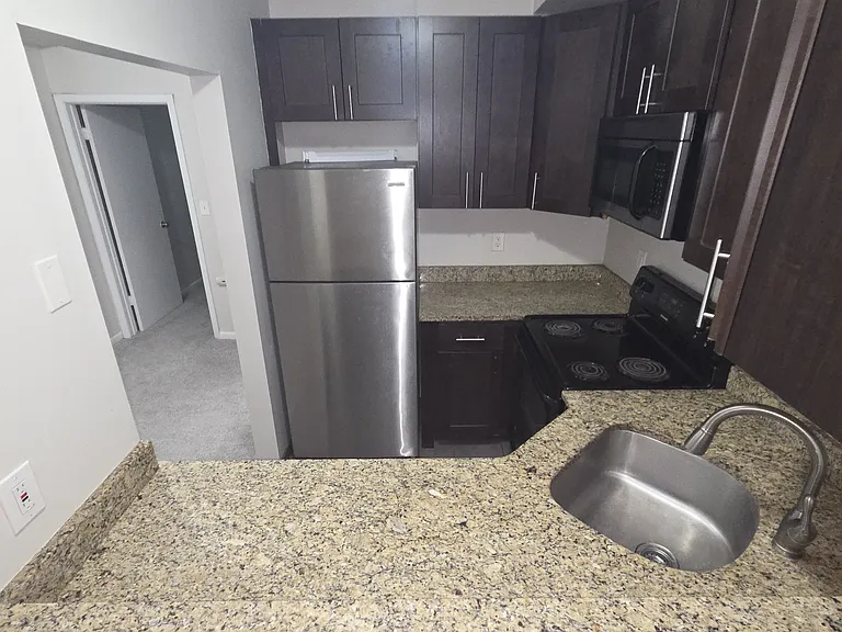242 5th St #2J — Photo 2