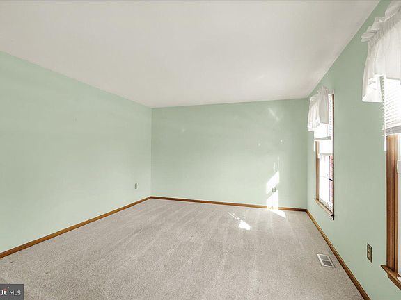 5th image of 124 Mesa Dr