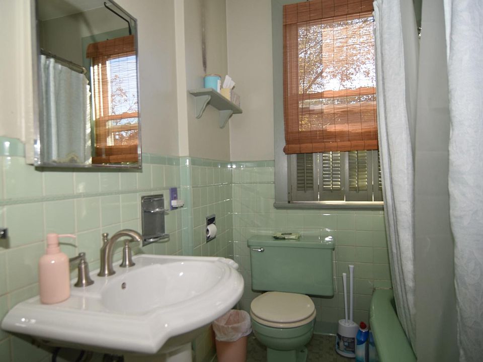 1st Floor Rear Bathroom
