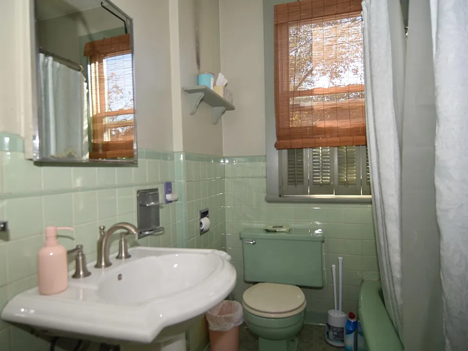 1st Floor Rear Bathroom