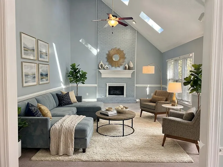 Large Family room w/Skylights-Virtually Staged