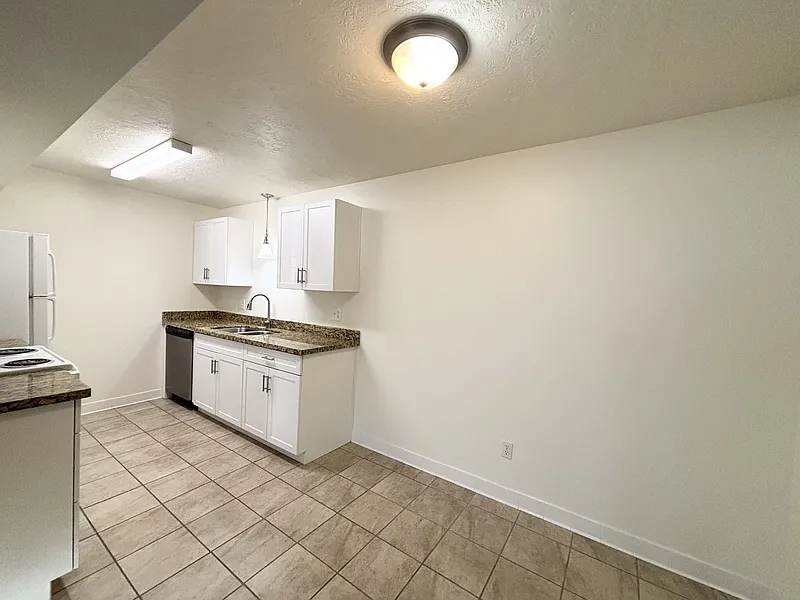 2 bed, 1.0 bath, 925 sqft, $1,250 — Photo 3
