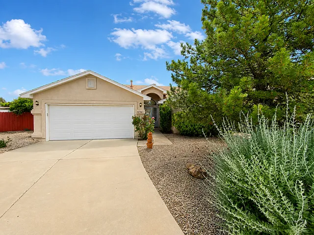 3 bed, 1394 sqft, $2,000 — Photo 1