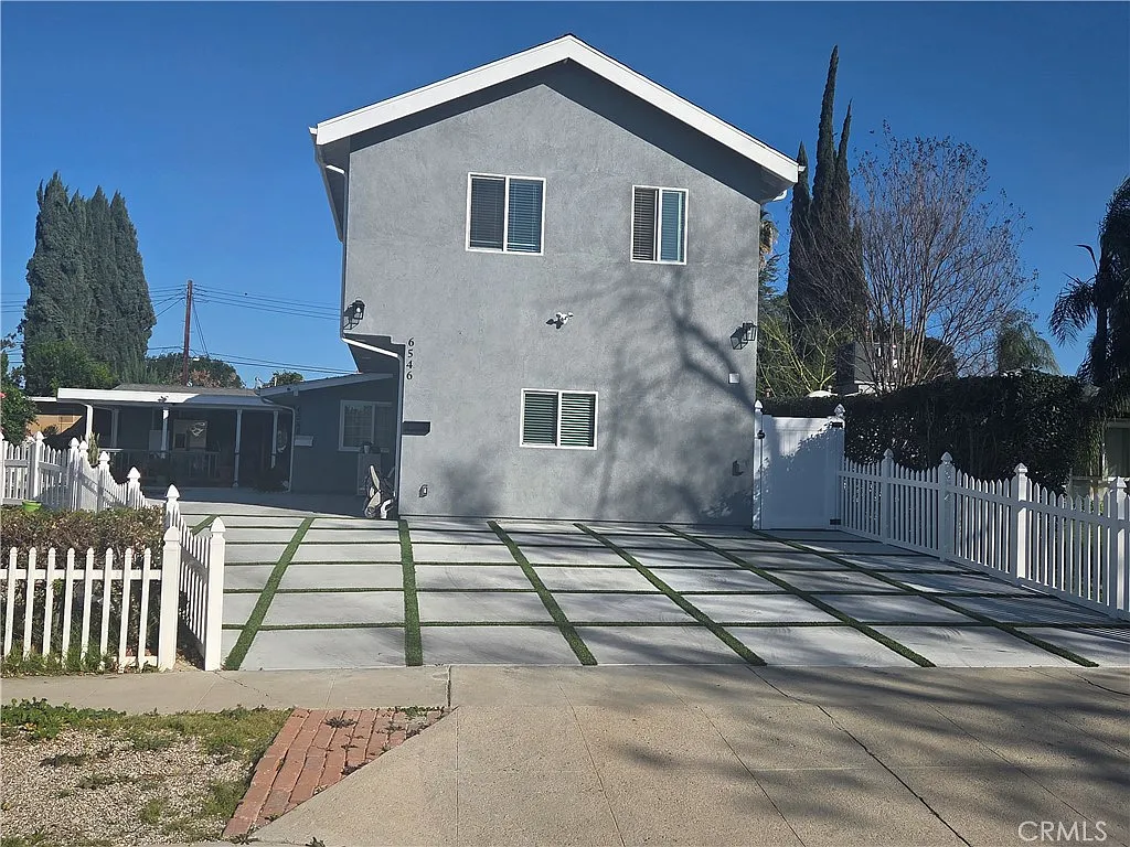 2 bed, 860 sqft, $3,000 — Photo 3