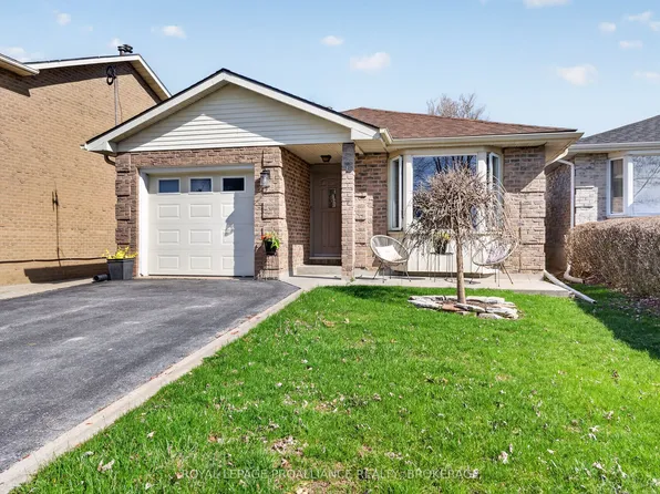 16 Grenadier Dr, Kingston, ON K7K 6E8
