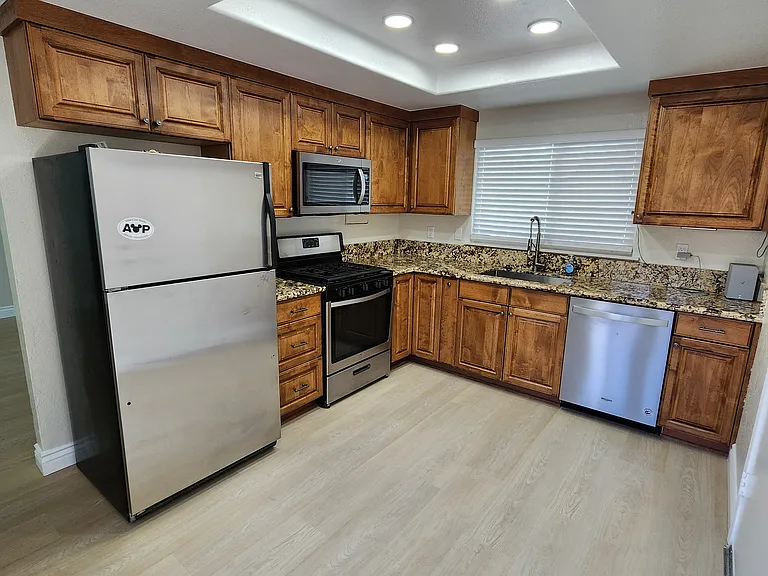 14104 Hillcrest Dr — Photo 8