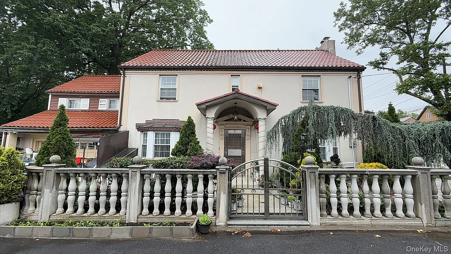 146-28 BAYSIDE Avenue photo 1