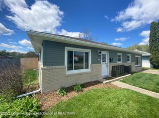 1001 Eastfield Rd, Lansing, MI 48917