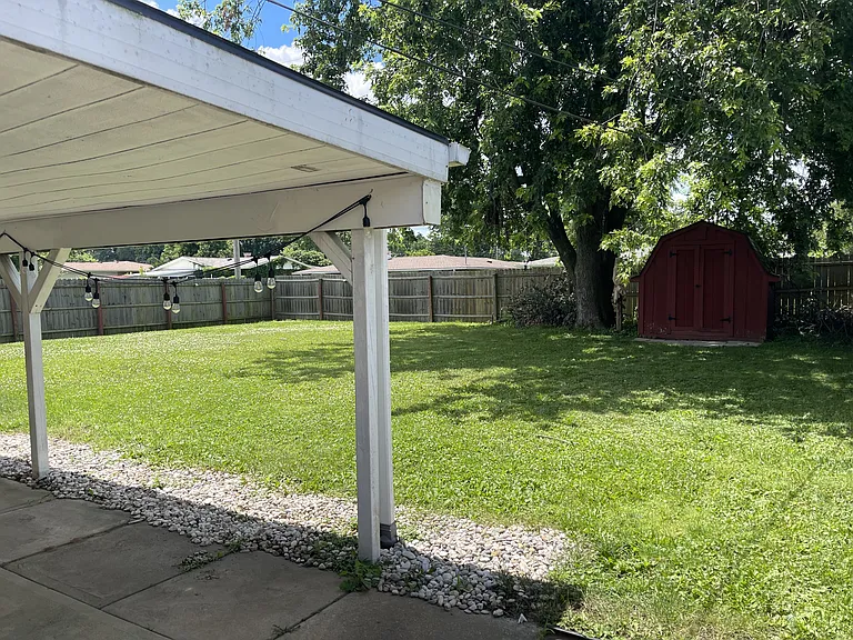 1377 S Maple Ave — Photo 20