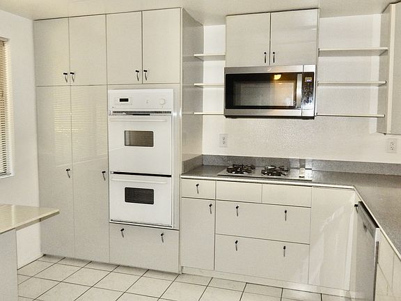 3rd image of 21555 Burbank Blvd Unit 52