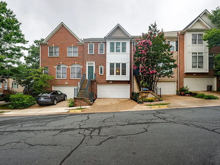 2714 Earls Ct — Photo 41