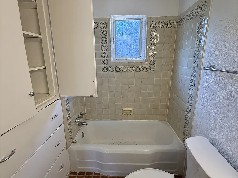 118-120 W Berger St #A — Photo 12
