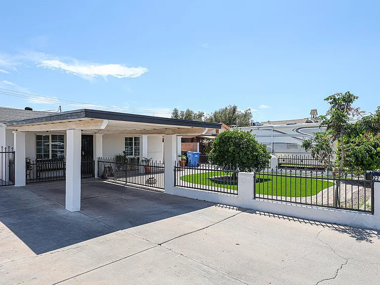 2217 E Harvard St — Photo 9