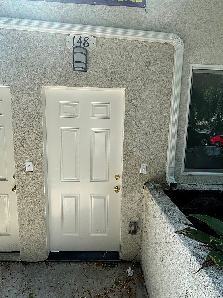 2 bed, 884 sqft, $2,900 — Photo 2