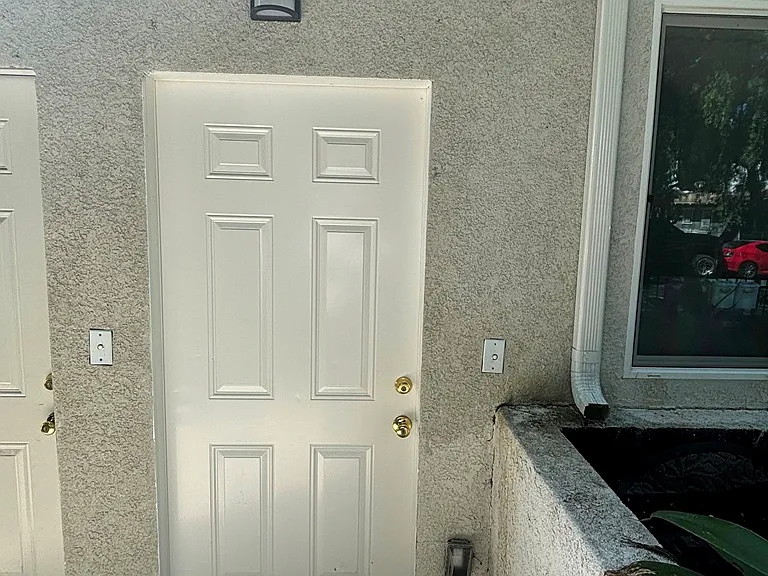 148 E 84th Pl — Photo 2