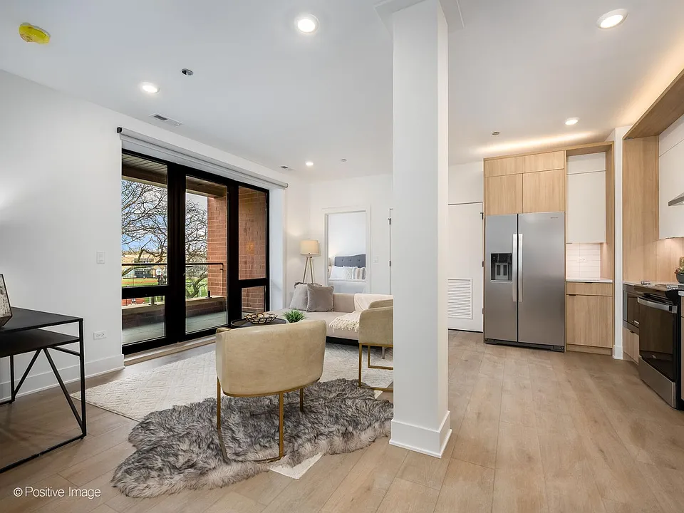4713 N Clark St #503