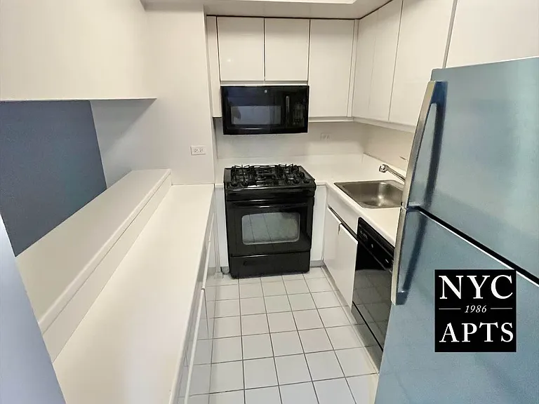 127 E 30th St #1A — Photo 6