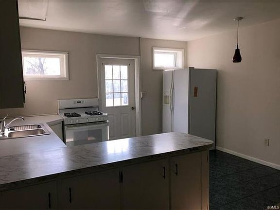 3rd image of 562 South St