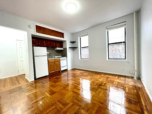 Rented by Astoria Realty | media 7