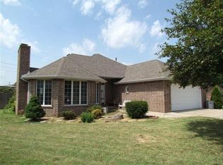 1910 E Ridgewood Dr, Springfield, MO 65804