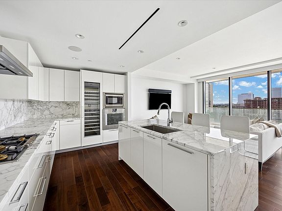 4th image of 3433 Westheimer Rd #804