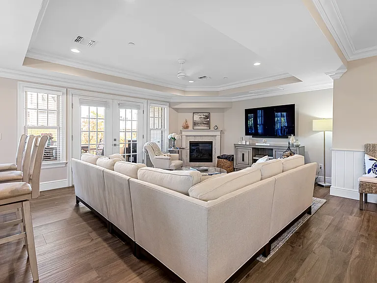 1 Village Green Dr — Photo 4