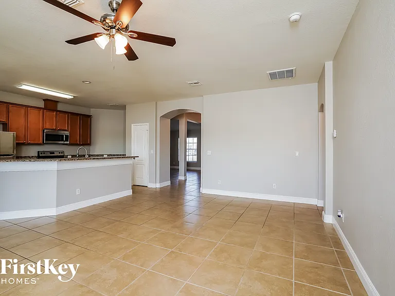 1720 NW 9th Ter — Photo 3