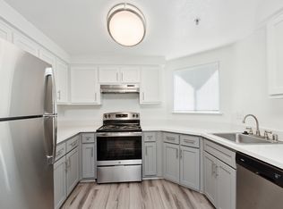 100 Summerfield Dr #242, Vacaville, CA 95687