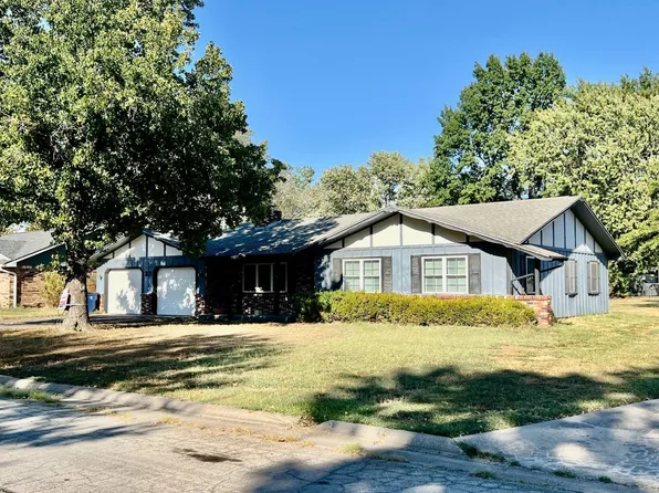 307 S Centennial Dr, Coffeyville, KS 67337