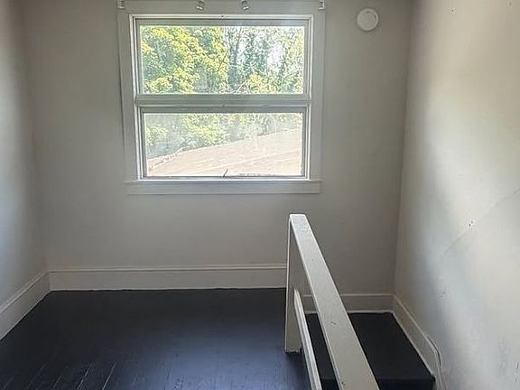 4th image of 206 N 3rd St