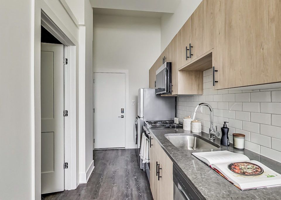 1st image of 1125 W Wilson Ave #316